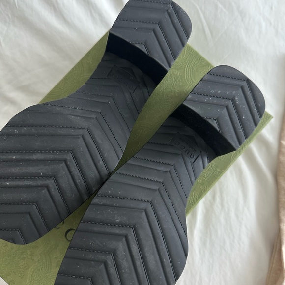 Gucci Rubber Slides - SIZE 37 - Picture 4 of 4